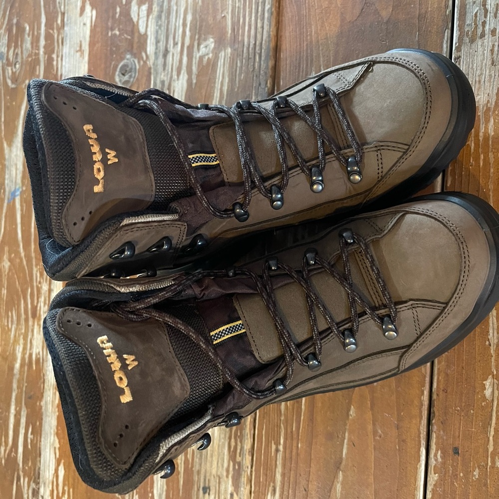 Lowa Men's Brown and Black Boots
